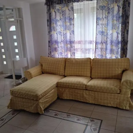 Tokert Hotel *